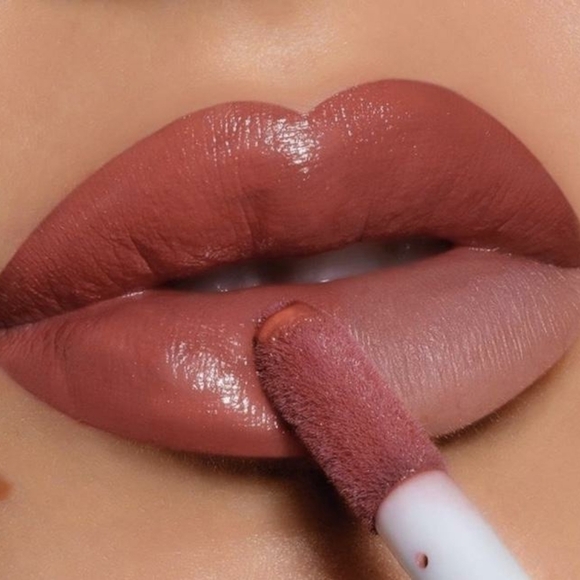 KAB Charming Lip Set (Gloss + Liner) - Picture 3 of 3